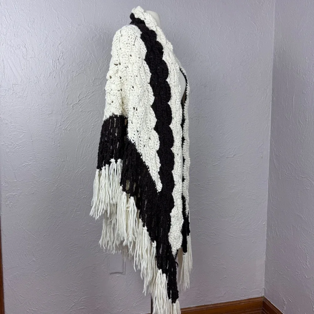 Vintage 70s 80s Brown and ivory crochet knit shawl wrap with fringe grandmacore